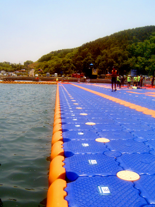 floats and rubrail